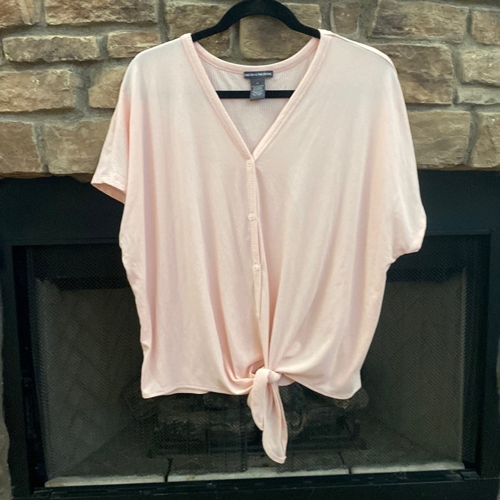 Chelsea & Theodore light pink ribbed top. Size XL
